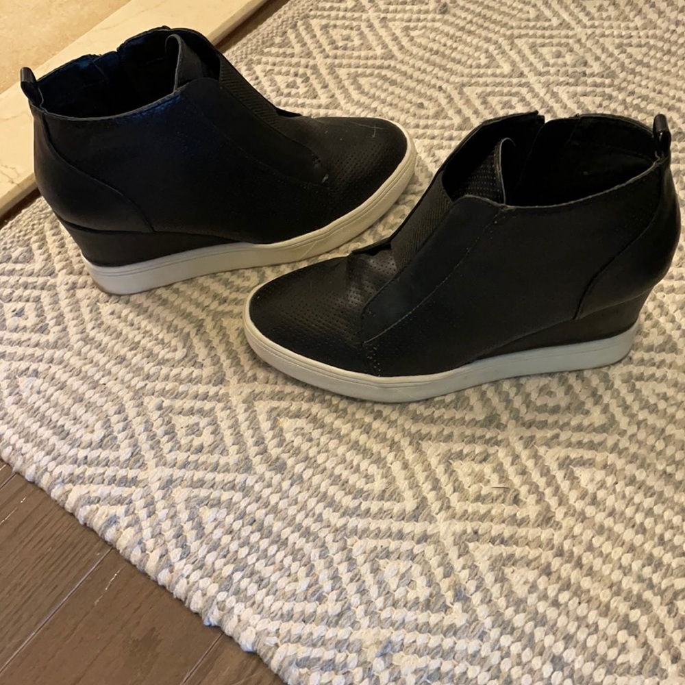 Women’s MIA sneaker bootie size 8 black